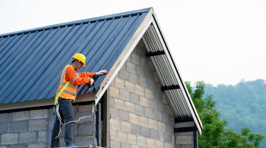 Professional gutter cleaning in Kingston, IL